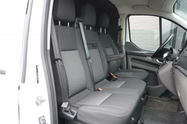 Ford Transit Custom 2.0 TDCI 130PK Automaat EURO 6 - Airco - Cruise - Camera - €11.900,- Excl. Ford Transit Custom 2.0 TDCI 130PK Automaat EURO 6 - Airco - Cruise - Camera - €11.900,- Excl.