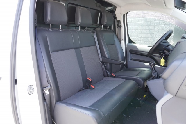 Peugeot Expert 2.0 BlueHDI 120PK EURO 6 - Airco - Cruise - PDC - €11.950,- Excl. Peugeot Expert 2.0 BlueHDI 120PK EURO 6 - Airco - Cruise - PDC - €11.950,- Excl.