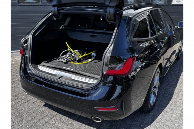 BMW 3 Serie Touring 330e Business Edition Plus Dealer OH | Leder | Memory | Carplay | €22.900,- incl. BTW