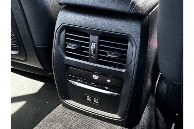 BMW 3 Serie Touring 330e Business Edition Plus Dealer OH | Leder | Memory | Carplay | €22.900,- incl. BTW