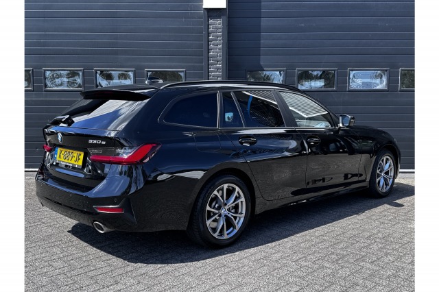 BMW 3 Serie Touring 330e Business Edition Plus Dealer OH | Leder | Memory | Carplay | €22.900,- incl. BTW
