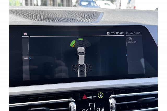 BMW 3 Serie Touring 330e Business Edition Plus Dealer OH | Leder | Memory | Carplay | €22.900,- incl. BTW