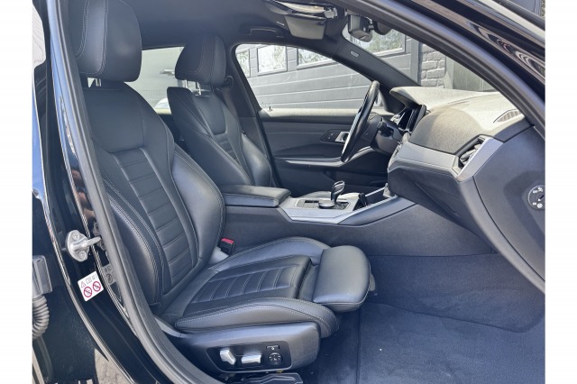 BMW 3 Serie Touring 330e Business Edition Plus Dealer OH | Leder | Memory | Carplay | €22.900,- incl. BTW