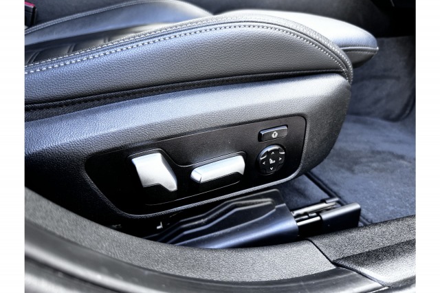BMW 3 Serie Touring 330e Business Edition Plus Dealer OH | Leder | Memory | Carplay | €22.900,- incl. BTW