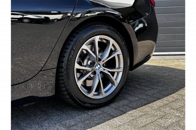 BMW 3 Serie Touring 330e Business Edition Plus Dealer OH | Leder | Memory | Carplay | €22.900,- incl. BTW