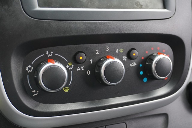 Renault Trafic 2.0 dCi 145PK Automaat 2x Schuifdeur EURO 6 - Airco - Navi - Cruise - €17.950,- Excl. Renault Trafic 2.0 dCi 145PK Automaat 2x Schuifdeur EURO 6 - Airco - Navi - Cruise - €17.950,- Excl.