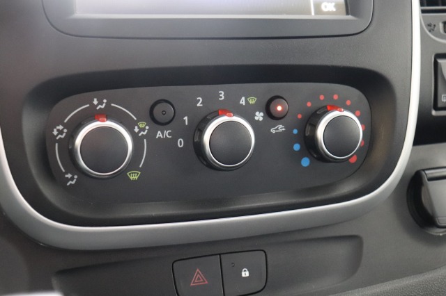 Renault Trafic 2.0 dCi 145PK Automaat 2x Schuifdeur EURO 6 - Airco - Navi - Cruise - €17.950,- Excl. Renault Trafic 2.0 dCi 145PK Automaat 2x Schuifdeur EURO 6 - Airco - Navi - Cruise - €17.950,- Excl.
