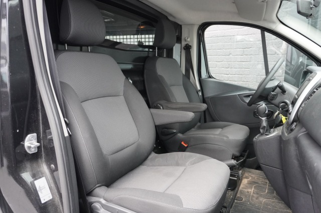 Renault Trafic 2.0 dCi 145PK Automaat 2x Schuifdeur EURO 6 - Airco - Navi - Cruise - €17.950,- Excl. Renault Trafic 2.0 dCi 145PK Automaat 2x Schuifdeur EURO 6 - Airco - Navi - Cruise - €17.950,- Excl.