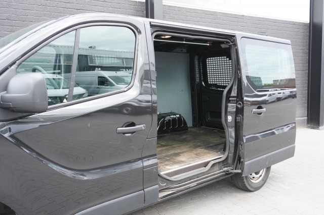 Renault Trafic 2.0 dCi 145PK Automaat 2x Schuifdeur EURO 6 - Airco - Navi - Cruise - €17.950,- Excl. Renault Trafic 2.0 dCi 145PK Automaat 2x Schuifdeur EURO 6 - Airco - Navi - Cruise - €17.950,- Excl.