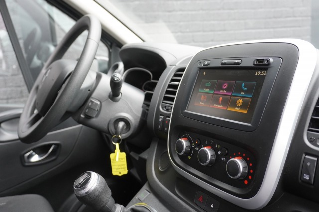 Renault Trafic 2.0 dCi 120PK - EURO 6 - Airco - Navi - Cruise - €12.900,- Excl. Renault Trafic 2.0 dCi 120PK - EURO 6 - Airco - Navi - Cruise - €12.900,- Excl.