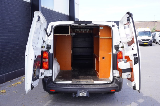 Citroën Jumpy 2.0 BlueHDI 180PK Automaat L3 EURO 6 - Airco - Navi - Cruise - €15.900,- Excl. Citroën Jumpy 2.0 BlueHDI 180PK Automaat L3 EURO 6 - Airco - Navi - Cruise - €15.900,- Excl.