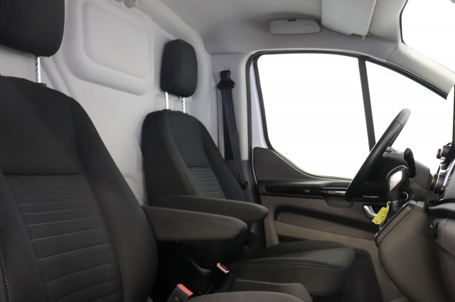 Ford Transit Custom 2.0 TDCI 130PK L2H2 Automaat EURO 6 - Airco - Navi - Cruise - € 20.900,- Excl.