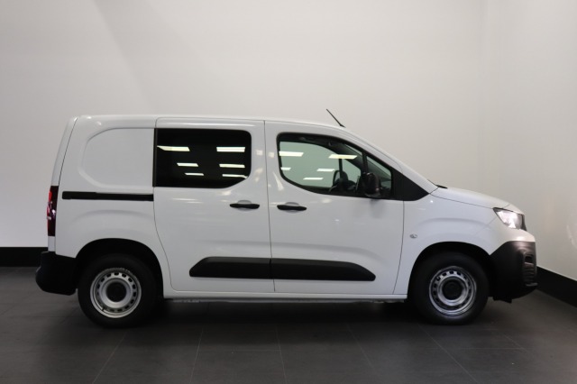 Peugeot Partner 1.2 110PK Benzine - Airco - Navi - Cruise - € 10.900,- Excl.