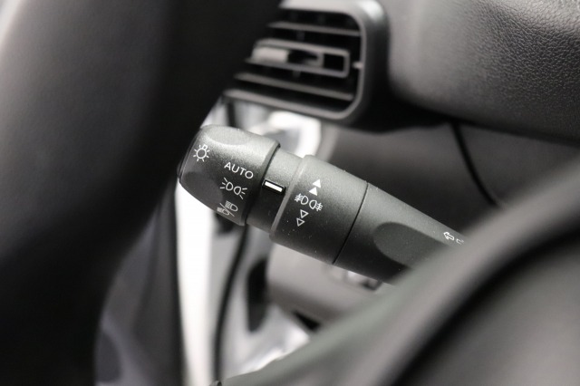 Peugeot Partner 1.2 110PK Benzine - Airco - Navi - Cruise - € 10.900,- Excl.
