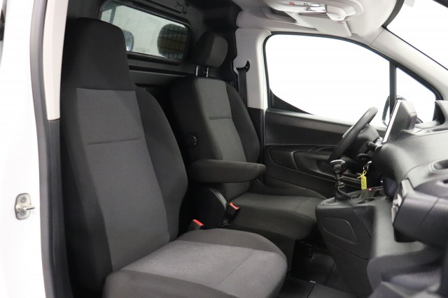 Peugeot Partner 1.2 110PK Benzine - Airco - Navi - Cruise - € 10.900,- Excl.