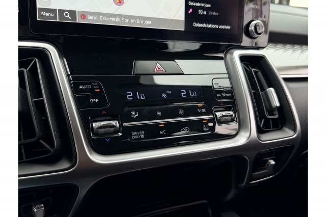 Kia Sorento 1.6 T-GDI Plug-in Hybrid 4WD DynamicLine 7p. | Trekhaak | Camera | ACC | €35.900,- incl. BTW Kia Sorento 1.6 T-GDI Plug-in Hybrid 4WD DynamicLine 7p. | Trekhaak | Camera | ACC | €35.900,- incl. BTW