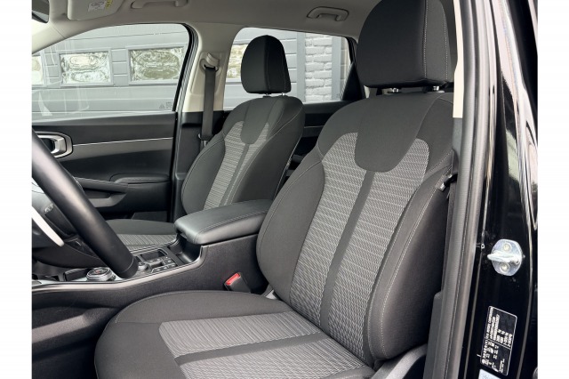 Kia Sorento 1.6 T-GDI Plug-in Hybrid 4WD DynamicLine 7p. | Trekhaak | Camera | ACC | €35.900,- incl. BTW Kia Sorento 1.6 T-GDI Plug-in Hybrid 4WD DynamicLine 7p. | Trekhaak | Camera | ACC | €35.900,- incl. BTW