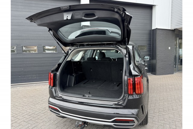 Kia Sorento 1.6 T-GDI Plug-in Hybrid 4WD DynamicLine 7p. | Trekhaak | Camera | ACC | €35.900,- incl. BTW Kia Sorento 1.6 T-GDI Plug-in Hybrid 4WD DynamicLine 7p. | Trekhaak | Camera | ACC | €35.900,- incl. BTW