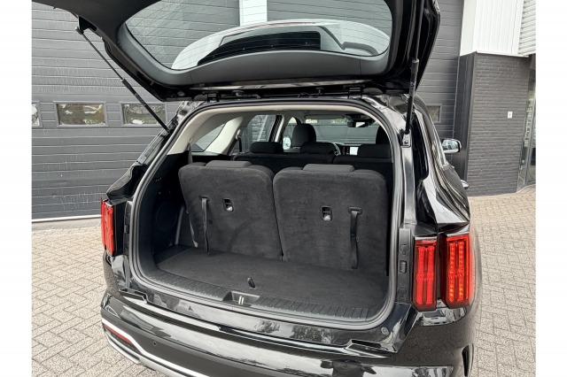 Kia Sorento 1.6 T-GDI Plug-in Hybrid 4WD DynamicLine 7p. | Trekhaak | Camera | ACC | €35.900,- incl. BTW Kia Sorento 1.6 T-GDI Plug-in Hybrid 4WD DynamicLine 7p. | Trekhaak | Camera | ACC | €35.900,- incl. BTW
