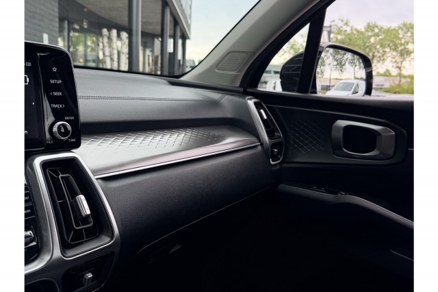 Kia Sorento 1.6 T-GDI Plug-in Hybrid 4WD DynamicLine 7p. | Trekhaak | Camera | ACC | €35.900,- incl. BTW Kia Sorento 1.6 T-GDI Plug-in Hybrid 4WD DynamicLine 7p. | Trekhaak | Camera | ACC | €35.900,- incl. BTW