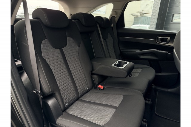 Kia Sorento 1.6 T-GDI Plug-in Hybrid 4WD DynamicLine 7p. | Trekhaak | Camera | ACC | €35.900,- incl. BTW Kia Sorento 1.6 T-GDI Plug-in Hybrid 4WD DynamicLine 7p. | Trekhaak | Camera | ACC | €35.900,- incl. BTW