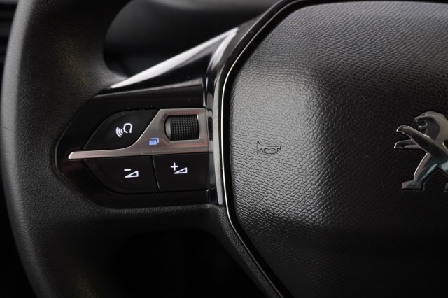 Peugeot Partner 1.2 PureTech 110Pk Benzine - Airco - Navi - Cruise - € 12.499,- Excl.