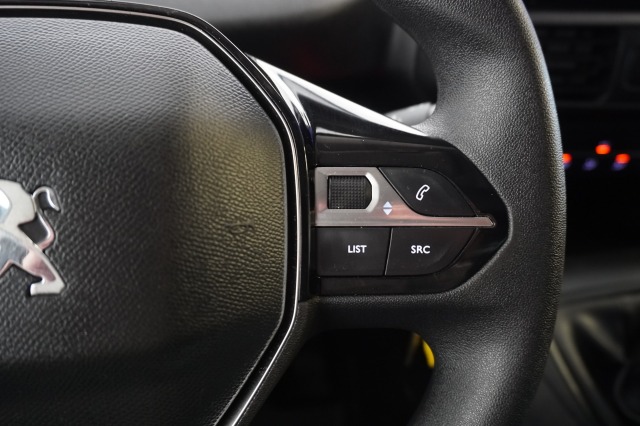 Peugeot Partner 1.2 PureTech 110Pk Benzine - Airco - Navi - Cruise - € 12.499,- Excl.