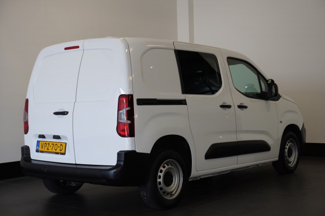 Peugeot Partner 1.2 PureTech 110Pk Benzine - Airco - Navi - Cruise - € 12.499,- Excl.