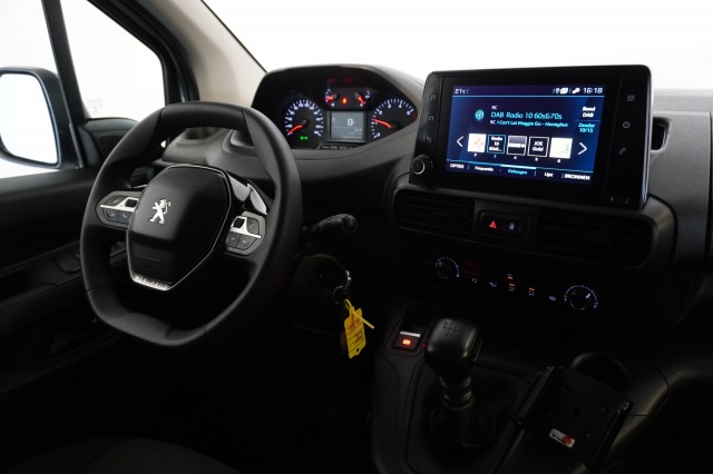 Peugeot Partner 1.2 PureTech 110Pk Benzine - Airco - Navi - Cruise - € 12.499,- Excl.