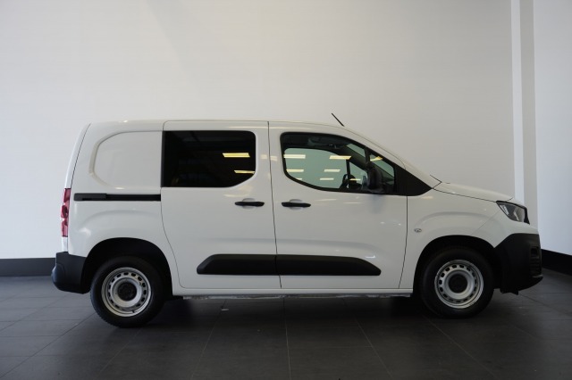 Peugeot Partner 1.2 PureTech 110Pk Benzine - Airco - Navi - Cruise - € 12.499,- Excl.