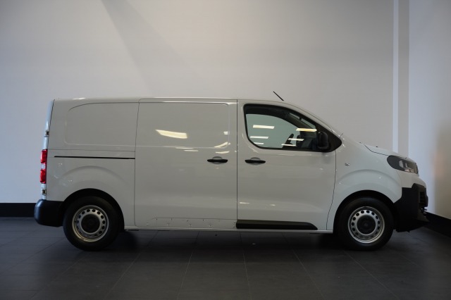 Peugeot Expert 1.5 BlueHDi 120PK L2 EURO 6 - Airco - PDC - Cruise - € 21.950,- Excl.