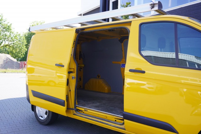 Ford Transit Custom 2.0 TDCI 130PK L2 EURO 6 - Airco - Cruise - PDC - Trekhaak - € 11.950,- Excl.