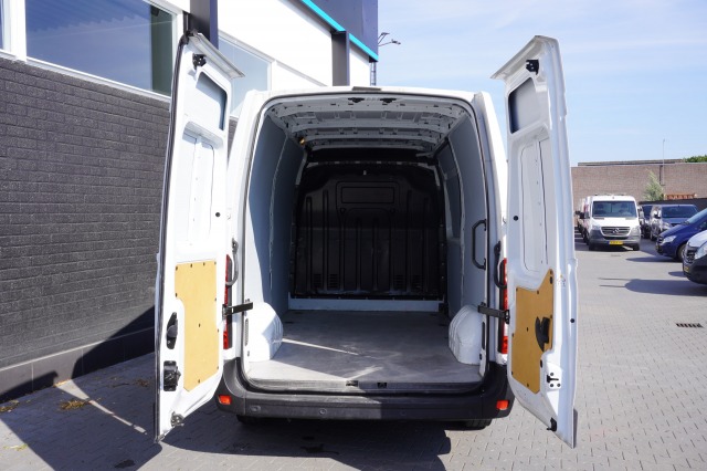 Opel Movano 2.3 Turbo 135PK L2H2 EURO 6 - Airco - Cruise - Camera - €13.950,- Excl.