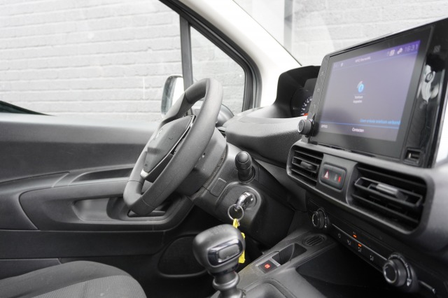 Peugeot Partner 1.2 PT Benzine! EURO 6 - Airco - Navi - Cruise - €12.900,- Excl. Peugeot Partner 1.2 PT Benzine! EURO 6 - Airco - Navi - Cruise - €12.900,- Excl.