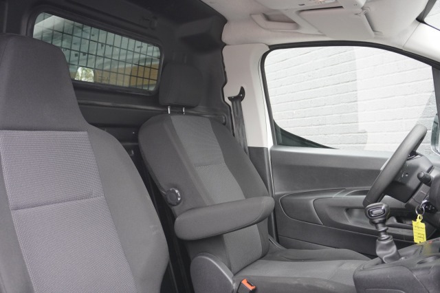 Peugeot Partner 1.2 PT Benzine! EURO 6 - Airco - Navi - Cruise - €12.900,- Excl.