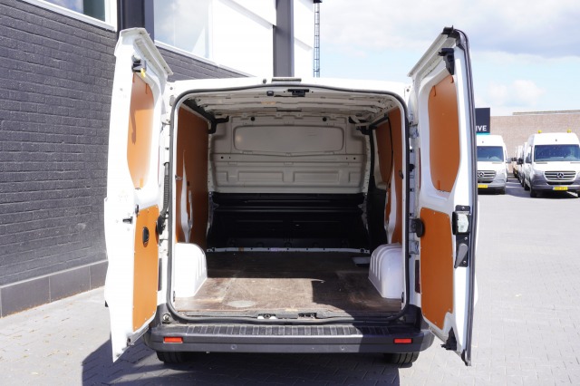 Renault Trafic 2.0 dCi 150PK - EURO 6 - Airco - Navi - Cruise - €16.900,- Excl. Renault Trafic 2.0 dCi 150PK - EURO 6 - Airco - Navi - Cruise - €16.900,- Excl.