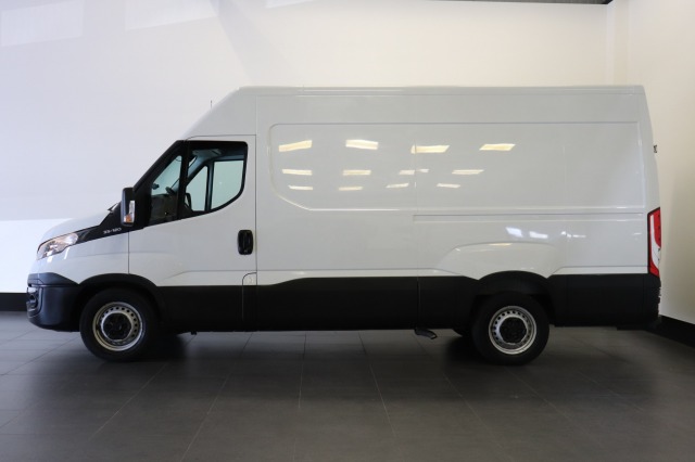 Iveco Daily 35S12V 2.3 L2H2 EURO 6 - Airco - Cruise - Camera - €13.900,- Excl. Iveco Daily 35S12V 2.3 L2H2 EURO 6 - Airco - Cruise - Camera - €13.900,- Excl.