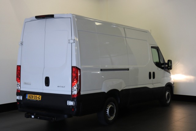 Iveco Daily 35S12V 2.3 L2H2 EURO 6 - Airco - Cruise - Camera - €13.900,- Excl. Iveco Daily 35S12V 2.3 L2H2 EURO 6 - Airco - Cruise - Camera - €13.900,- Excl.