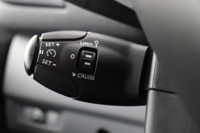 Peugeot Expert 2.0 BlueHDI 123PK L3 Dubbel cabine EURO 6 - Airco -Navi - Cruise - €14.950,- Excl. Peugeot Expert 2.0 BlueHDI 123PK L3 Dubbel cabine EURO 6 - Airco -Navi - Cruise - €14.950,- Excl.