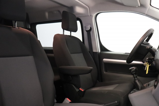 Peugeot Expert 2.0 BlueHDI 123PK L3 Dubbel cabine EURO 6 - Airco -Navi - Cruise - €14.950,- Excl. Peugeot Expert 2.0 BlueHDI 123PK L3 Dubbel cabine EURO 6 - Airco -Navi - Cruise - €14.950,- Excl.