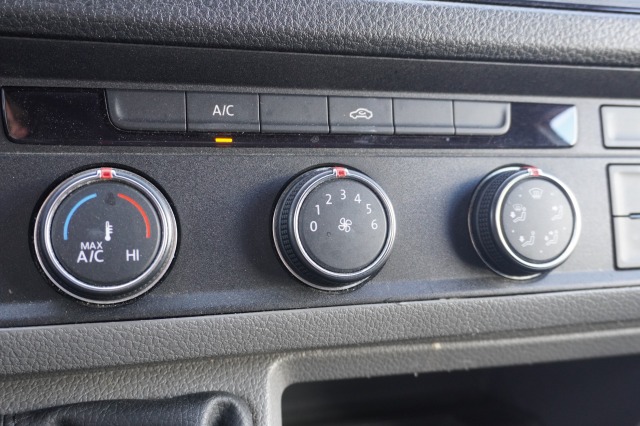 Volkswagen Crafter 2.0 TDI 140PK L3H3 EURO 6 - Airco - Trekhaak - Camera - €20.900,- Excl. Volkswagen Crafter 2.0 TDI 140PK L3H3 EURO 6 - Airco - Trekhaak - Camera - €20.900,- Excl.