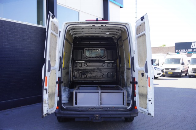 Volkswagen Crafter 2.0 TDI 140PK L3H3 EURO 6 - Airco - Trekhaak - Camera - €20.900,- Excl. Volkswagen Crafter 2.0 TDI 140PK L3H3 EURO 6 - Airco - Trekhaak - Camera - €20.900,- Excl.