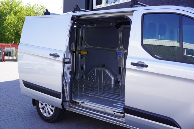 Ford Transit Custom 2.0 TDCI 130PK Automaat EURO 6 - Airco - Cruise - Camera - €15.900,- Excl. Ford Transit Custom 2.0 TDCI 130PK Automaat EURO 6 - Airco - Cruise - Camera - €15.900,- Excl.