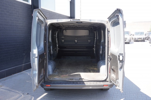 Renault Trafic 2.0 dCi 150PK Automaat L2 - EURO 6 - Airco - Navi - Cruise - €22.499,- Excl. Renault Trafic 2.0 dCi 150PK Automaat L2 - EURO 6 - Airco - Navi - Cruise - €22.499,- Excl.