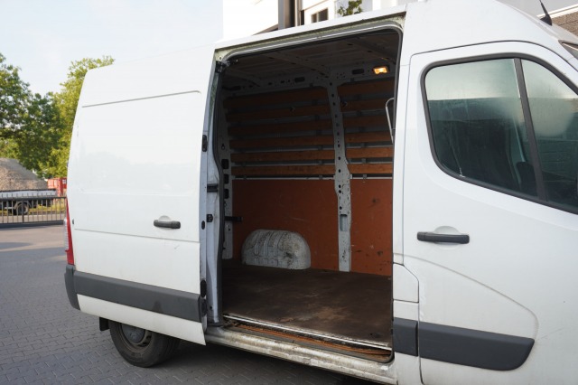 Renault Master 2.3 dCi 150PK L2H2 - EURO 6 - Airco - Trekhaak - €14.900,- Excl. Renault Master 2.3 dCi 150PK L2H2 - EURO 6 - Airco - Trekhaak - €14.900,- Excl.