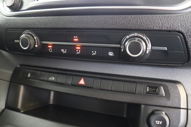 Peugeot Expert 1.5 BlueHDI 100PK L2 EURO 6 - Airco - Navi - Cruise - €11.900,- Excl. Peugeot Expert 1.5 BlueHDI 100PK L2 EURO 6 - Airco - Navi - Cruise - €11.900,- Excl.