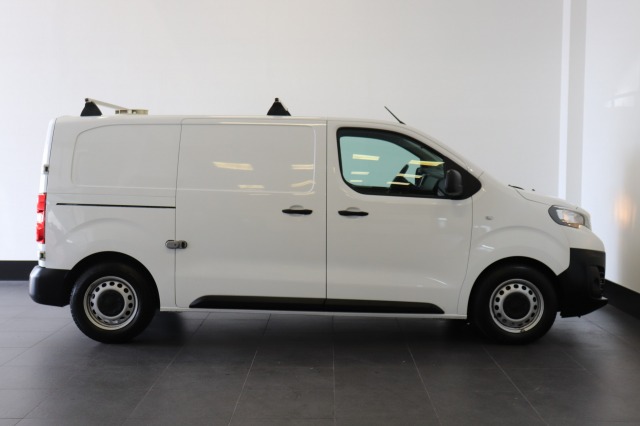 Peugeot Expert 1.5 BlueHDI 100PK L2 EURO 6 - Airco - Navi - Cruise - €11.900,- Excl. Peugeot Expert 1.5 BlueHDI 100PK L2 EURO 6 - Airco - Navi - Cruise - €11.900,- Excl.