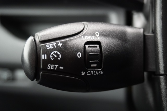 Peugeot Expert 2.0 BlueHDI 122PK L3 Dubbele Cabine EURO 6 - Airco - Navi - Cruise - €16.950,- Excl. Peugeot Expert 2.0 BlueHDI 122PK L3 Dubbele Cabine EURO 6 - Airco - Navi - Cruise - €16.950,- Excl.