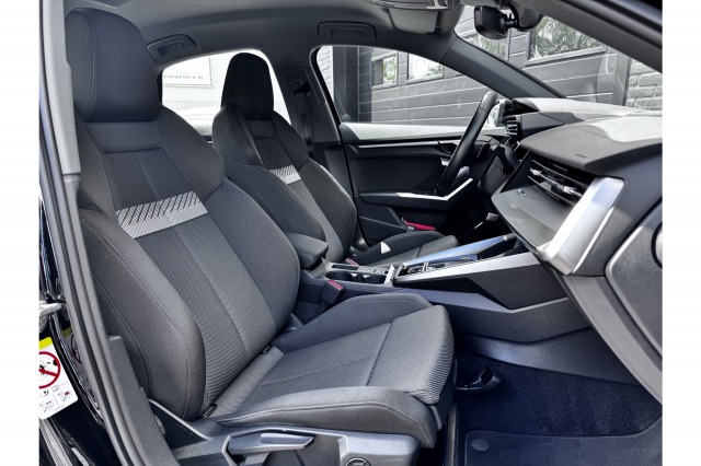 Audi A3 Limousine 35 TFSI 150PK Business edition Automaat | Cruise | B&O Audio | Virtual | €20.900,- Incl. BTW Audi A3 Limousine 35 TFSI 150PK Business edition Automaat | Cruise | B&O Audio | Virtual | €20.900,- Incl. BTW