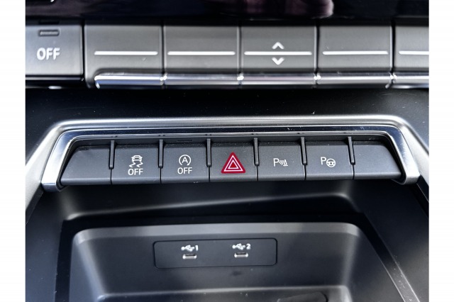 Audi A3 Limousine 35 TFSI 150PK Business edition Automaat | Cruise | B&O Audio | Virtual | €20.900,- Incl. BTW Audi A3 Limousine 35 TFSI 150PK Business edition Automaat | Cruise | B&O Audio | Virtual | €20.900,- Incl. BTW